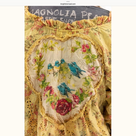MAGNOLIA PEARL Eyelet Remi Cotton Blouse Bluebirds, Roses, Hearts - Picture 3 of 8
